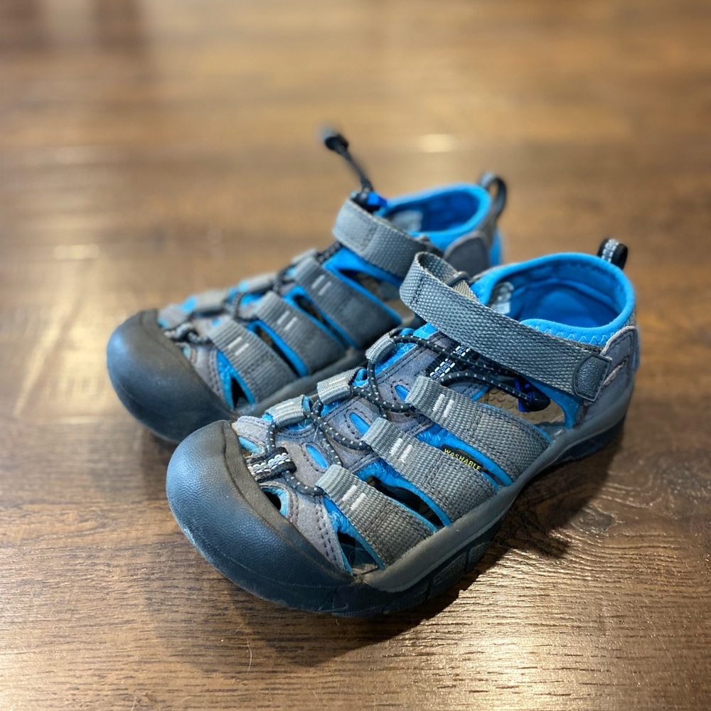 Boys size 1 keen sandals